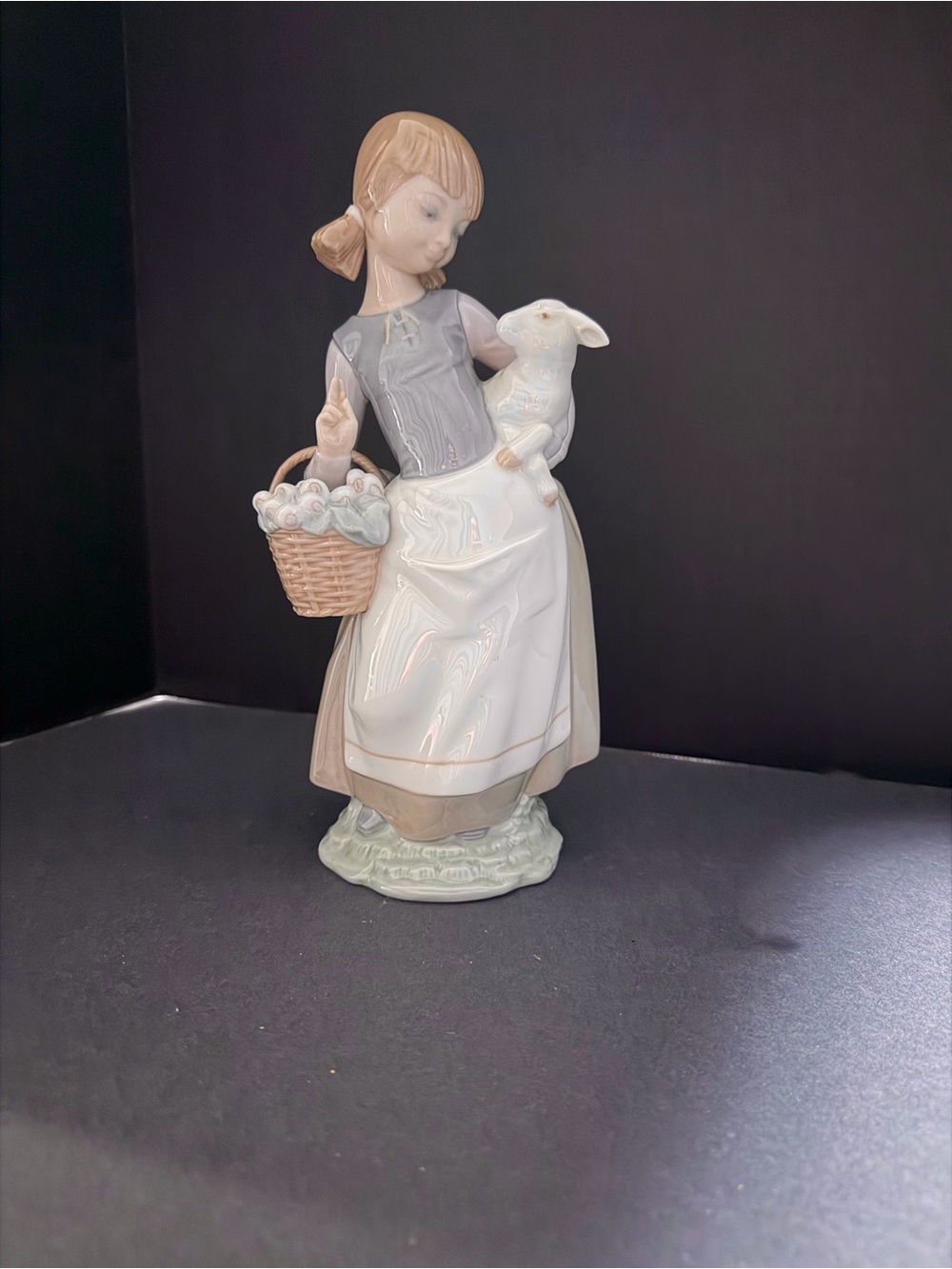 Lladro Pastel Girl with Lamb Figurineβ in White, Cream, Tan, Gray